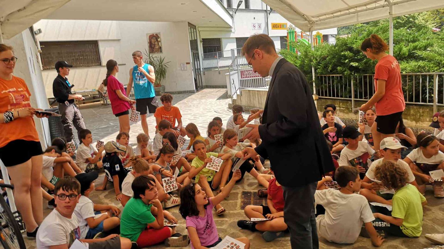 L’esperienza di due animatrici. «Arrivo a sera e dico: ho dato il meglio di me»