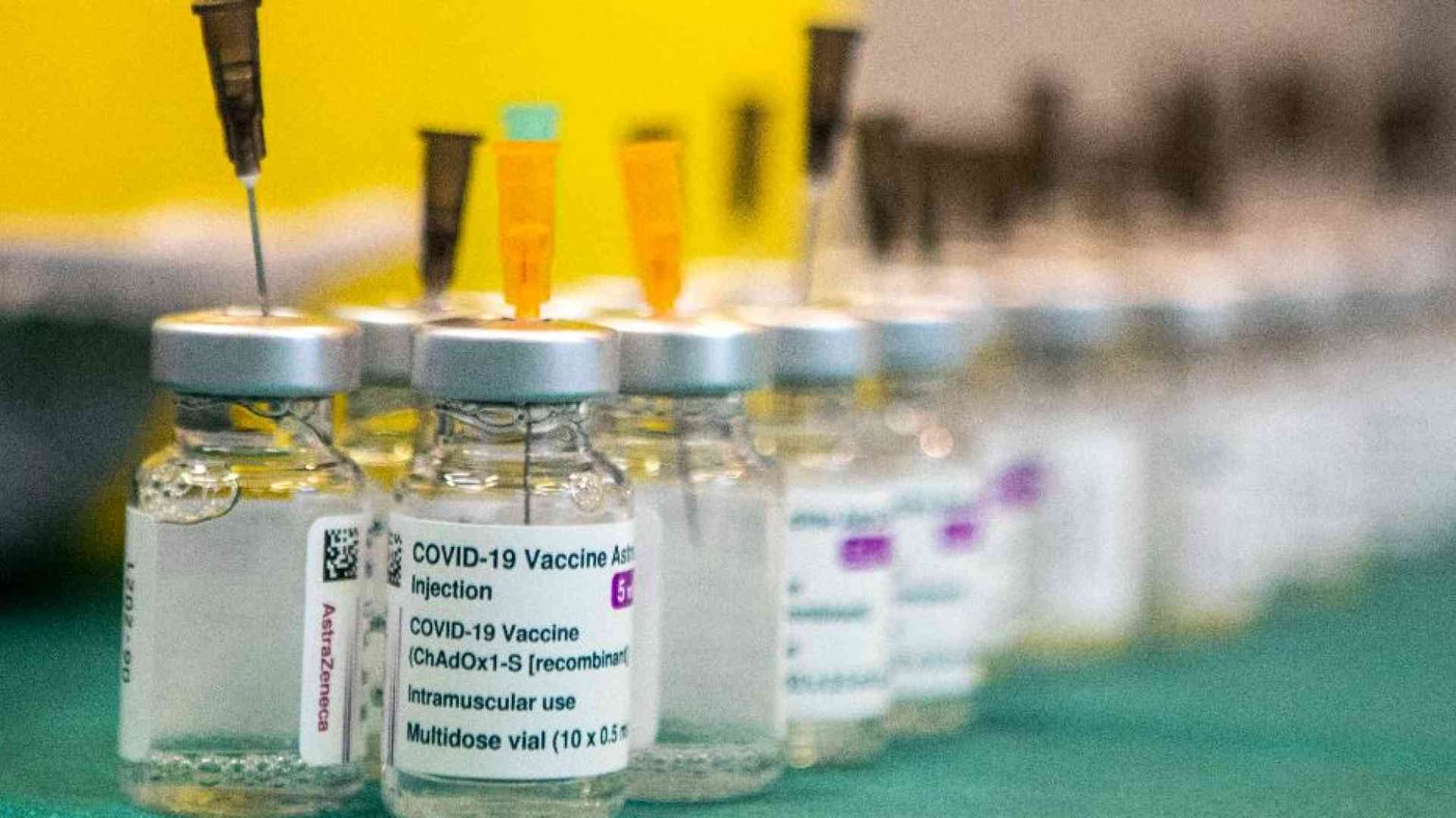 Covid, AstraZeneca ritira il suo vaccino dal commercio. Ecco perché