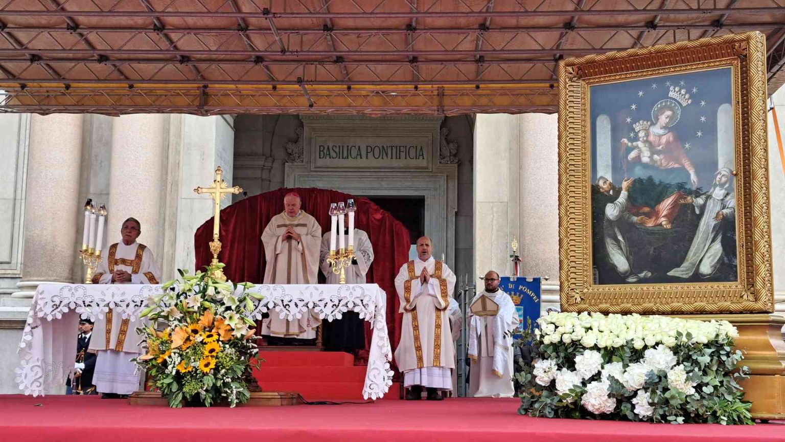Alla Supplica si invoca la pace nel mondo in sintonia con il Papa