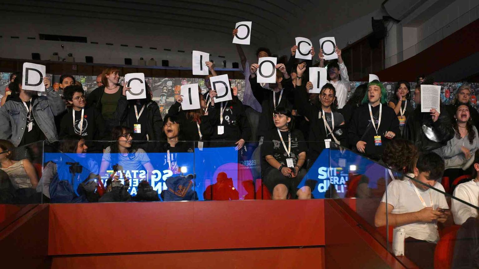 Studenti contestano Roccella. Mattarella: far tacere è contro civiltà e Carta