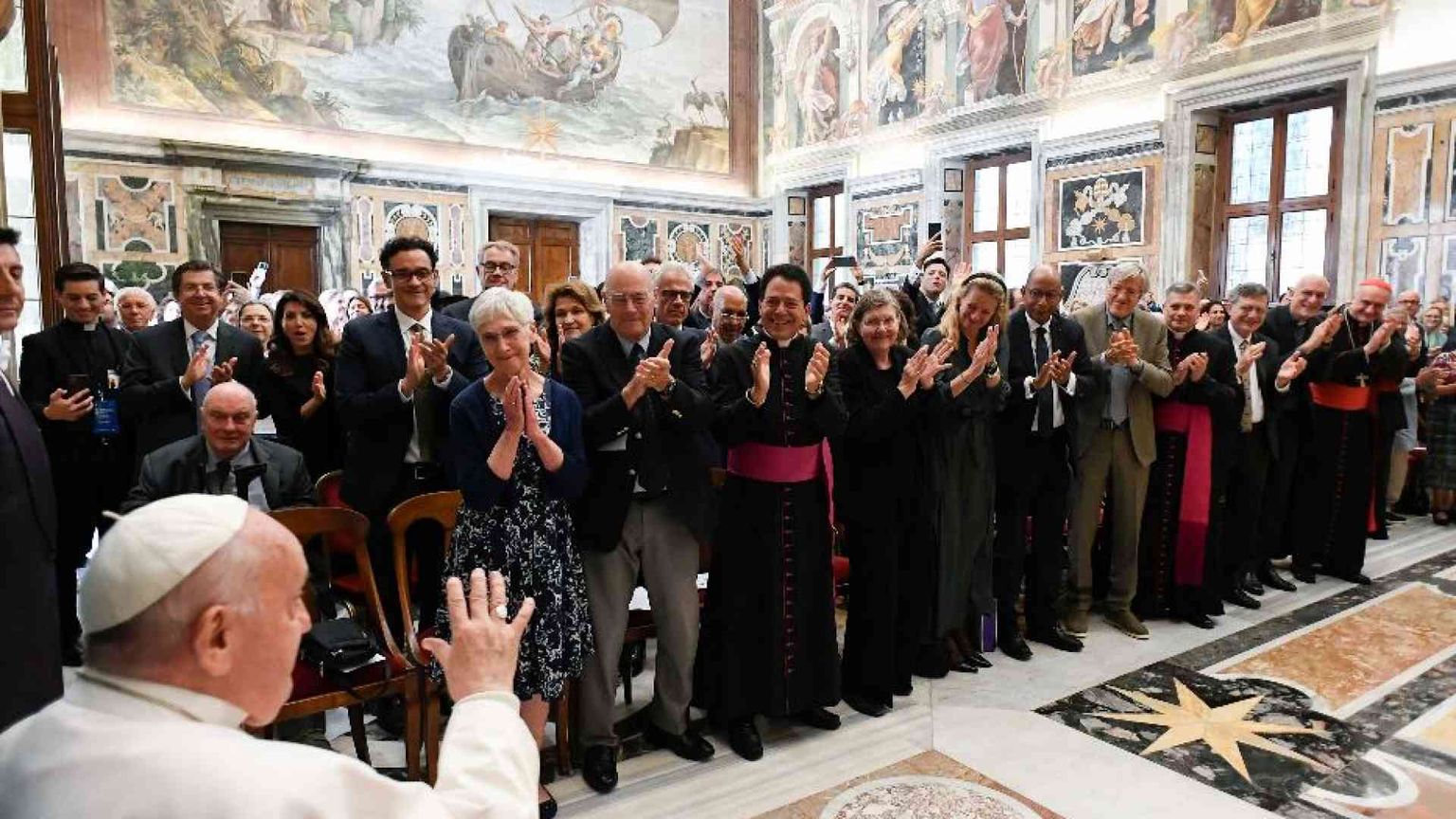 Il Papa ai premi Nobel: lavorate per far crescere l'umanità