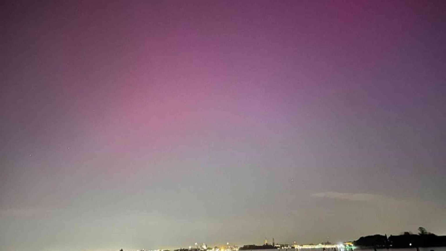 Tempesta solare sulla Terra, ecco l'impatto previsto sulle reti elettriche