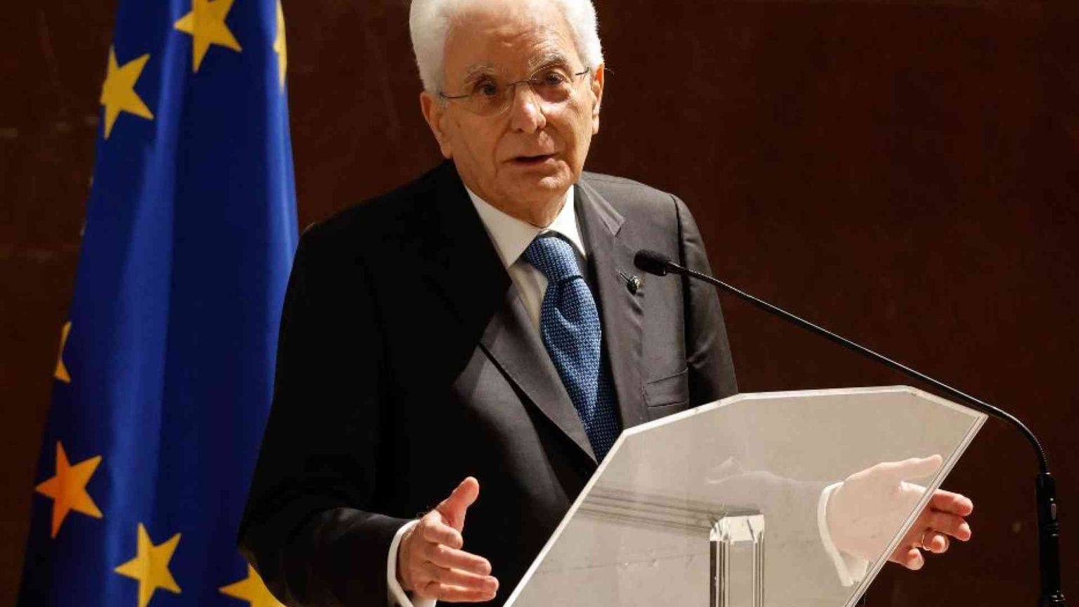 Mattarella: omofobia inaccettabile, non rassegnarsi alla brutalità