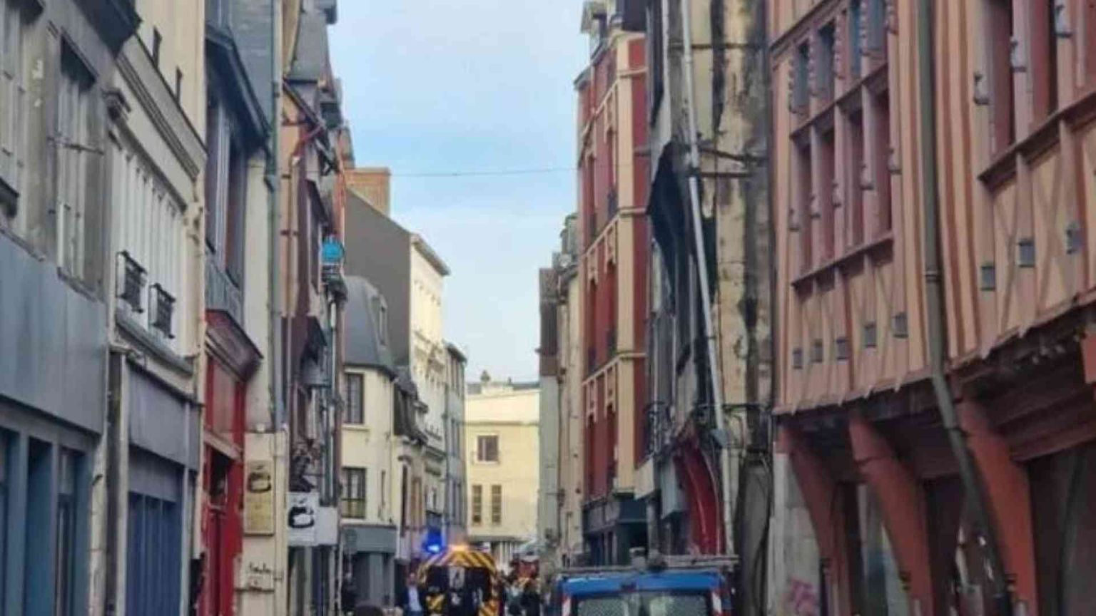 Cerca di dar fuoco alla sinagoga di Rouen, ucciso dalla polizia