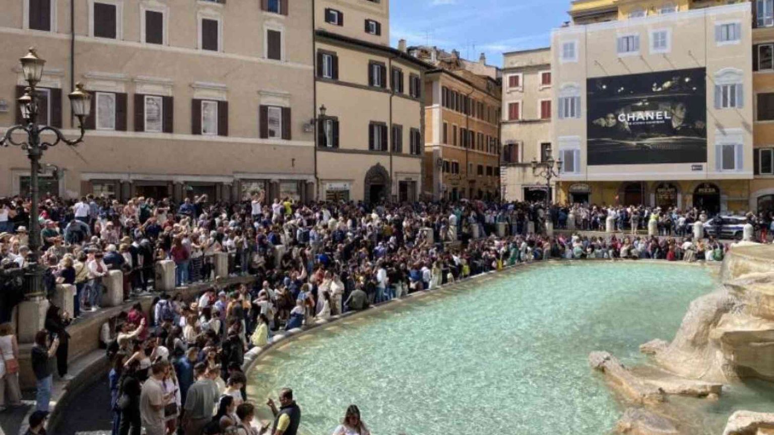 L'iperturismo rischia di mettere la Terra in ginocchio