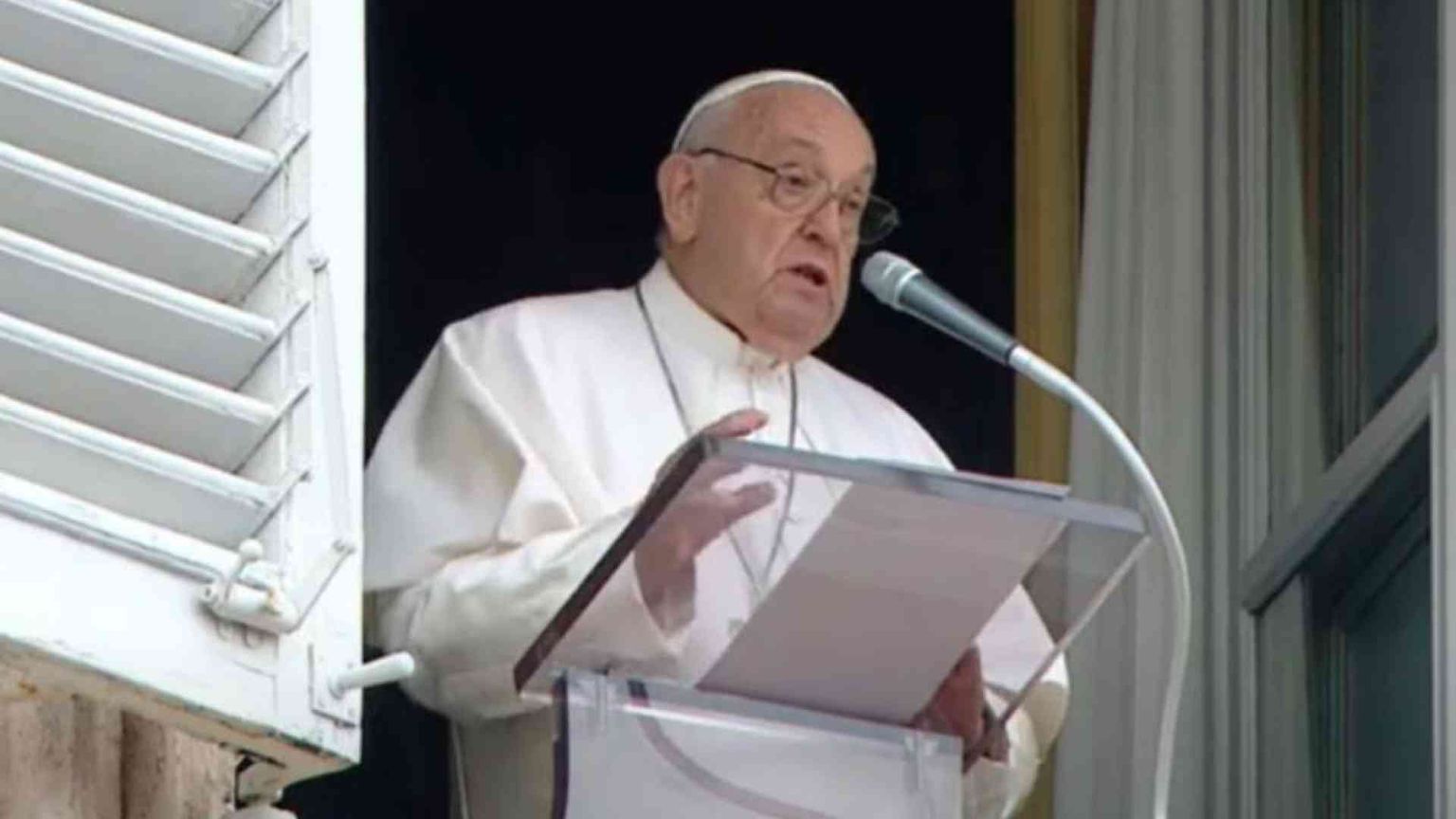 Il Papa: «Ascoltare la Parola di Dio fa tacere le chiacchiere»