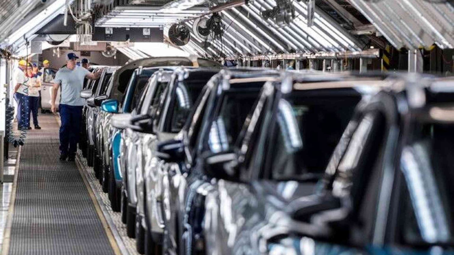 "Ritardi ingiustificati", l'automobile protesta con il governo