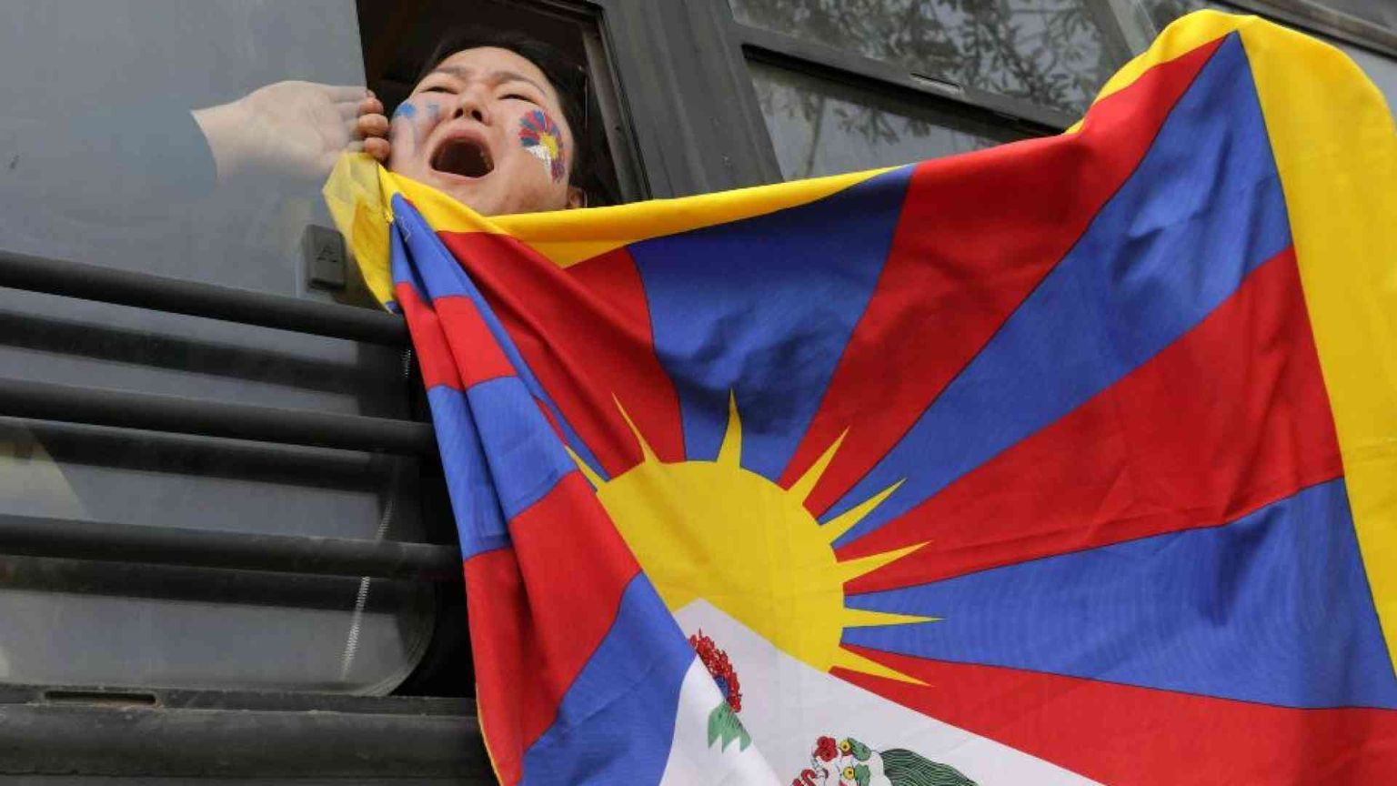 «Costretti ad abbandonare i villaggi, così si uccide la cultura tibetana»