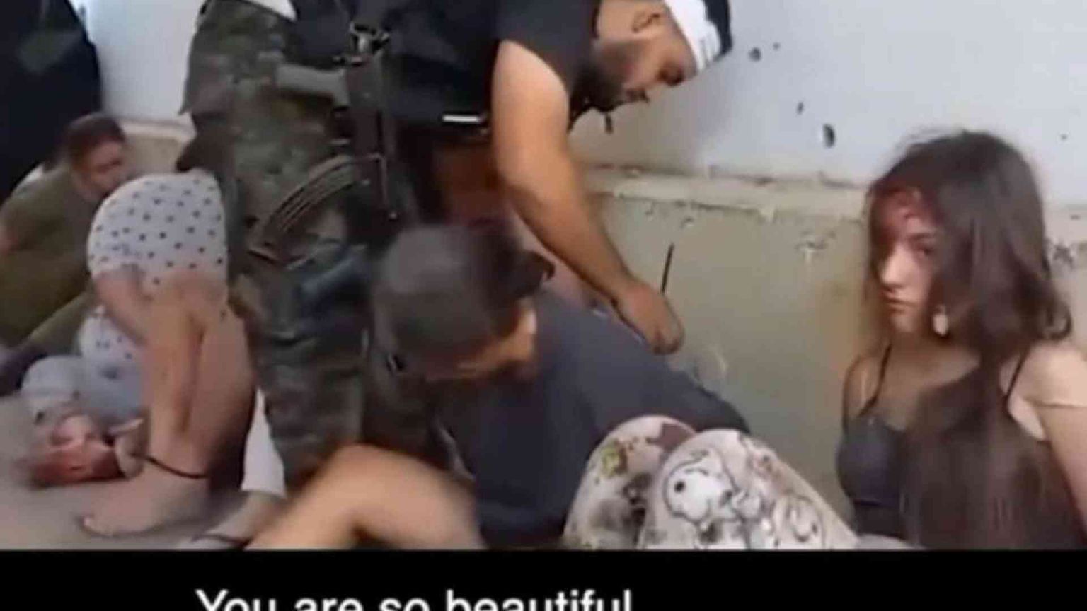 C'è un nuovo video choc di 5 soldate israeliane tenute in ostaggio