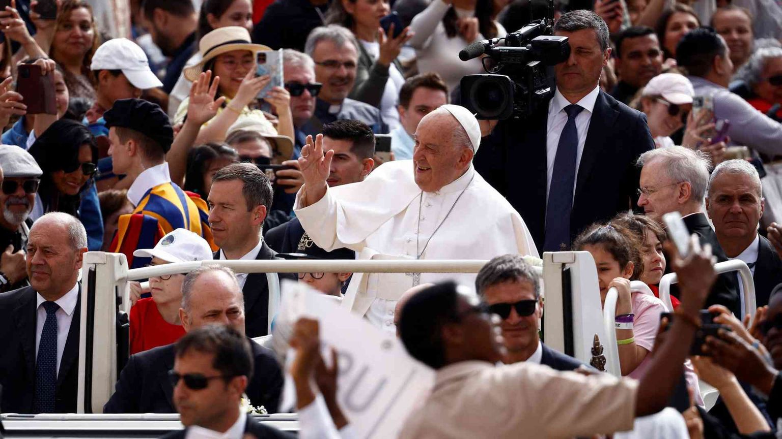 Il Papa: «L'umiltà ci preserva da guerre e discordie»