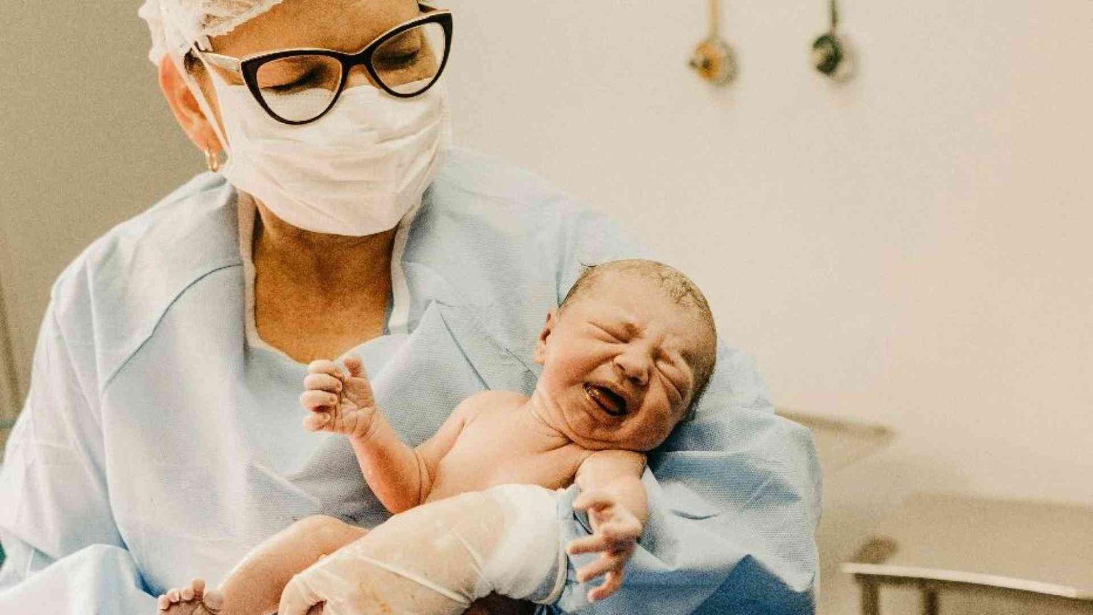 Epidemia di pertosse, +800% di casi. «Occorre vaccinarsi in gravidanza»