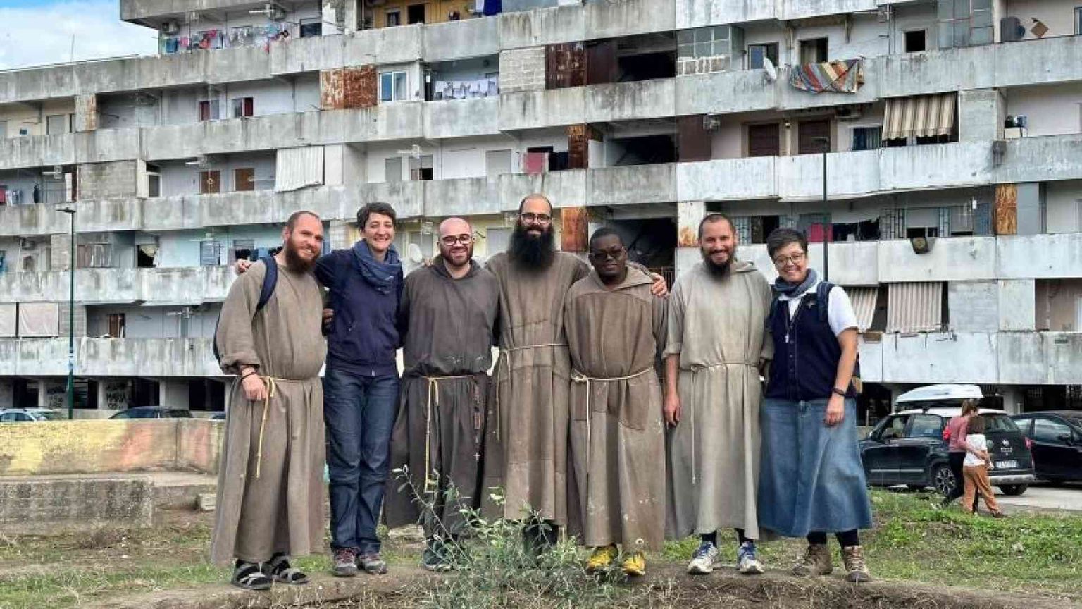 I «frati dei vagoni» vivono la radicalità francescana a Napoli