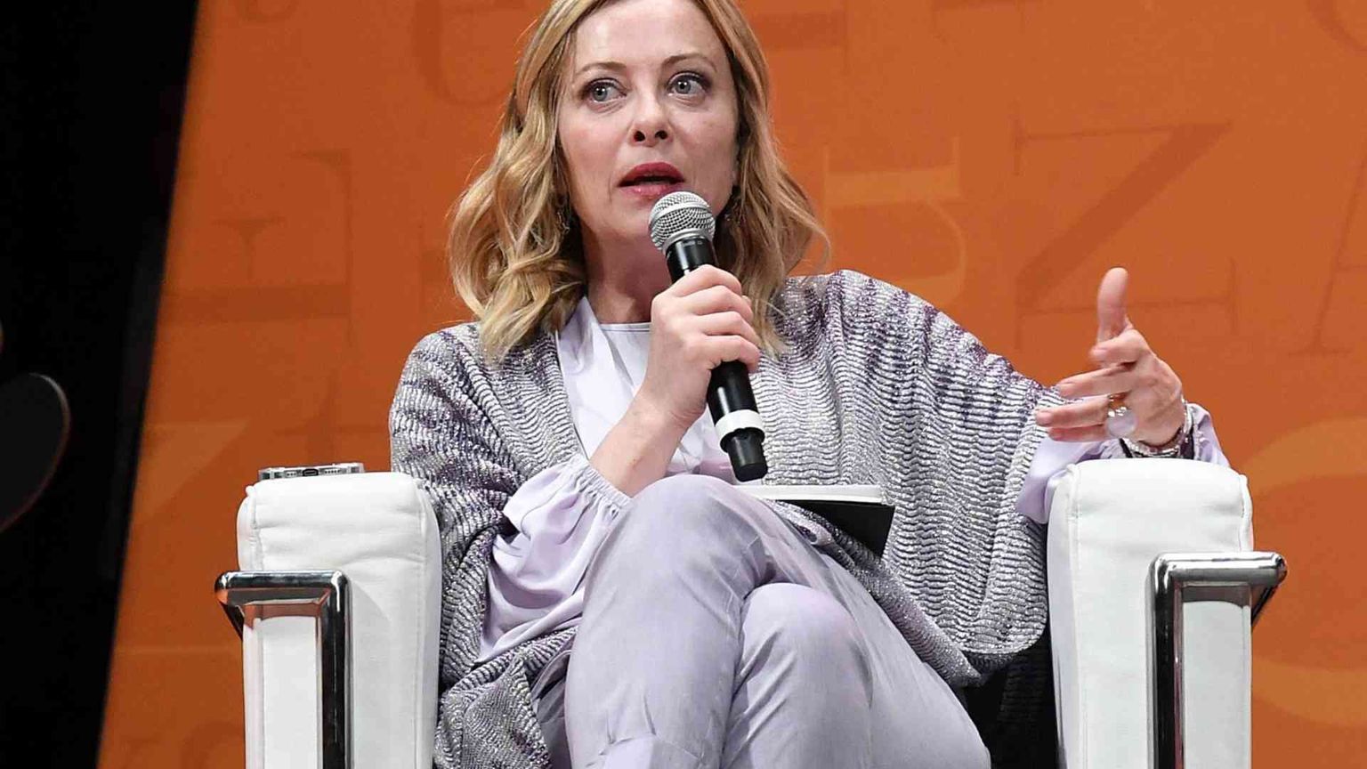 Meloni: «Il referendum non passa? Chissene importa, non lascio»