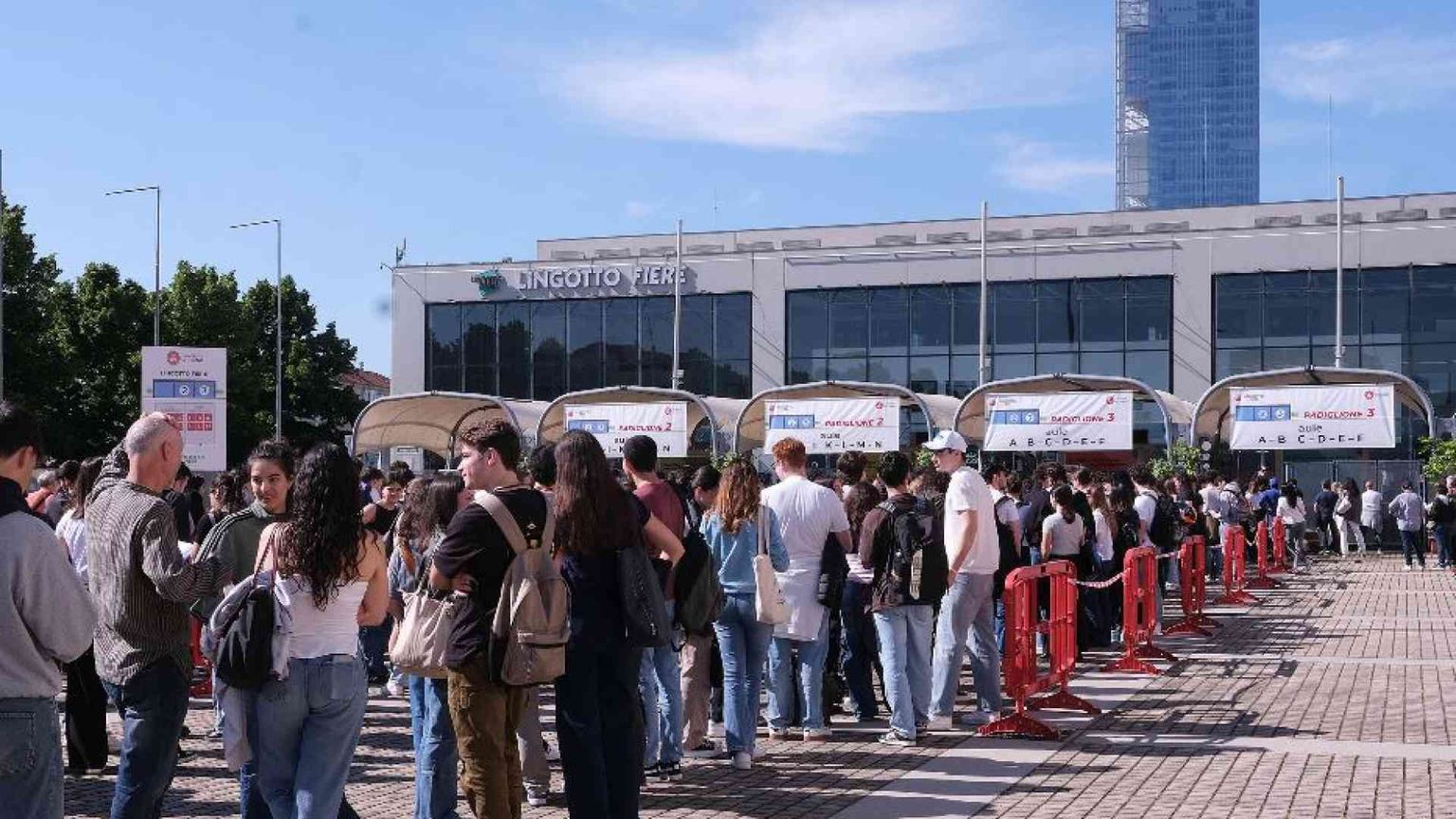 La Bibbia, i sogni, la fuga all'estero: in fila coi ragazzi al test di Medicina