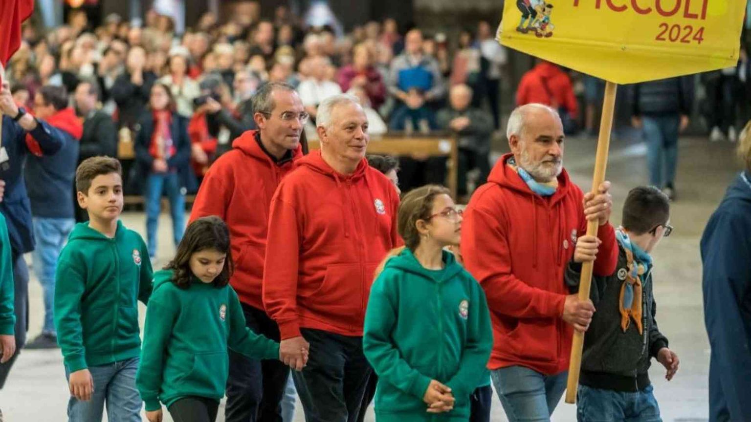 Alla Grotta di Lourdes tutti i colori dei bambini