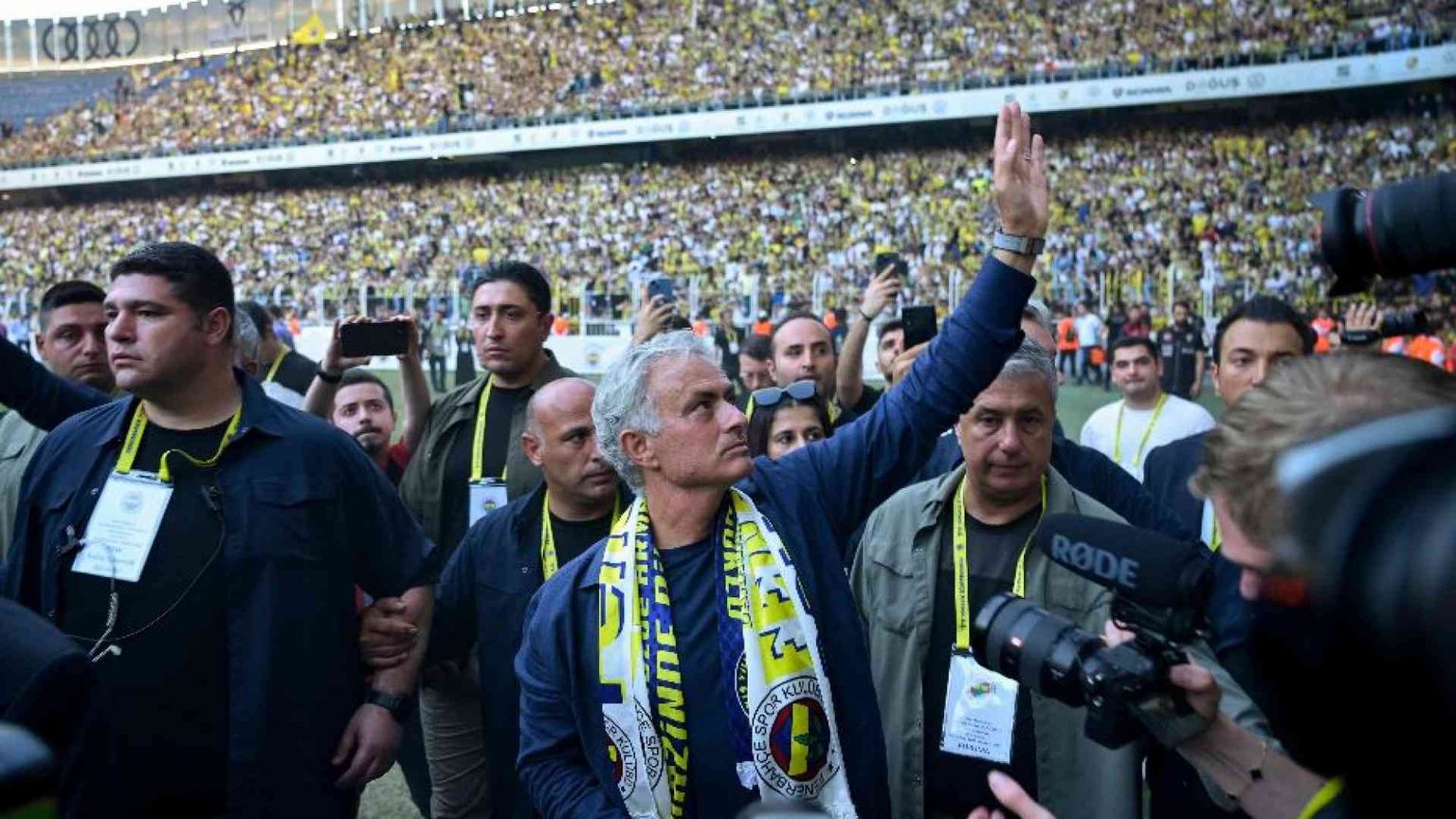 Il Venezia sale in Serie A. E Mourinho allenerà in Turchia