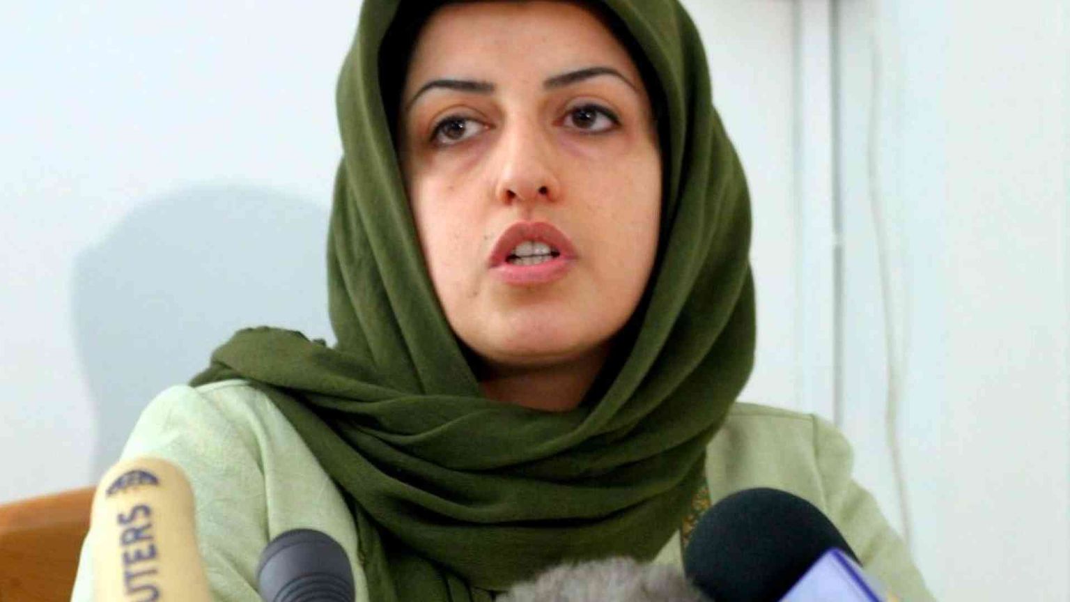 Decine di detenute con la Nobel Narges Mohammadi: il suo processo sia pubblico