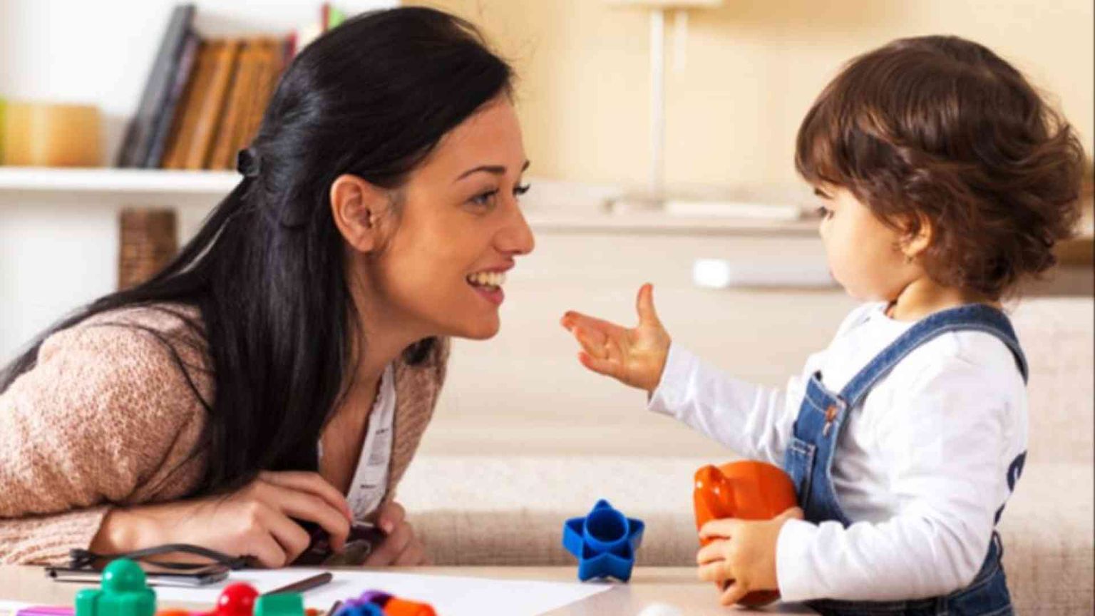 «Se il piccolo parla male ripeti tre volte. E niente smartphone»