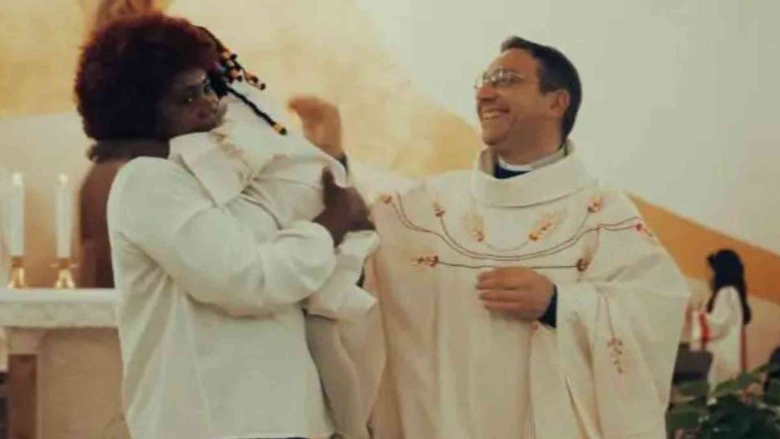 La storia di don Carmelo, parroco della “porta d'Europa”