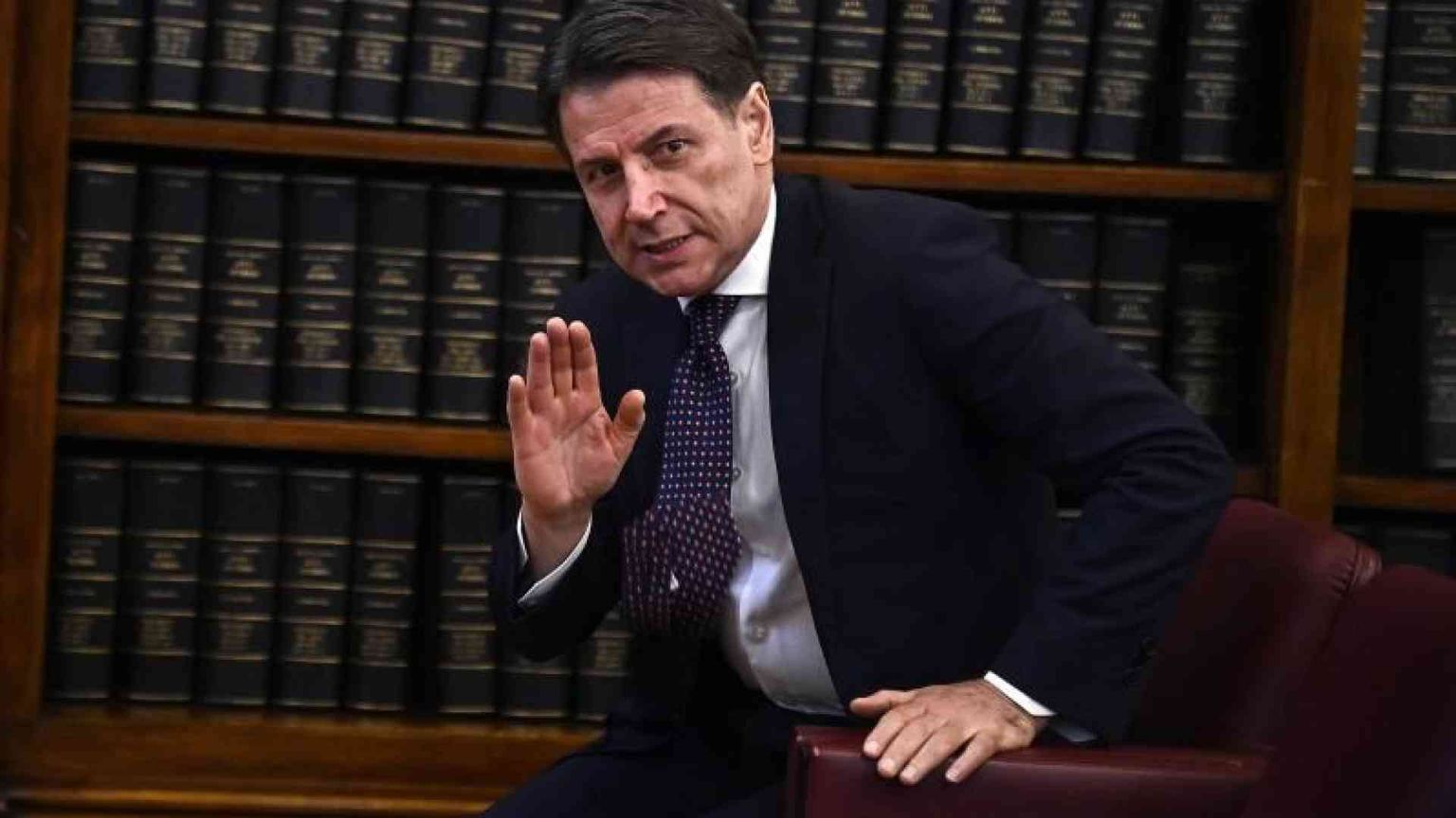 «Non sosterremo una Commissione di guerra. Meloni tradisce il popolo»