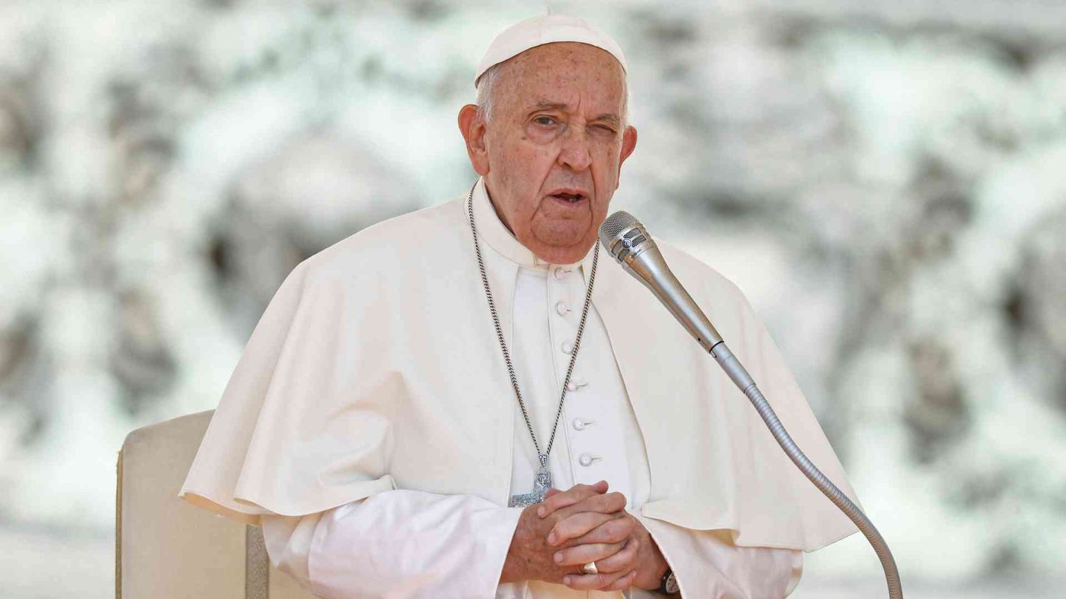 Il Papa: «Nuove regole per cancellare il debito pubblico dei Paesi poveri»