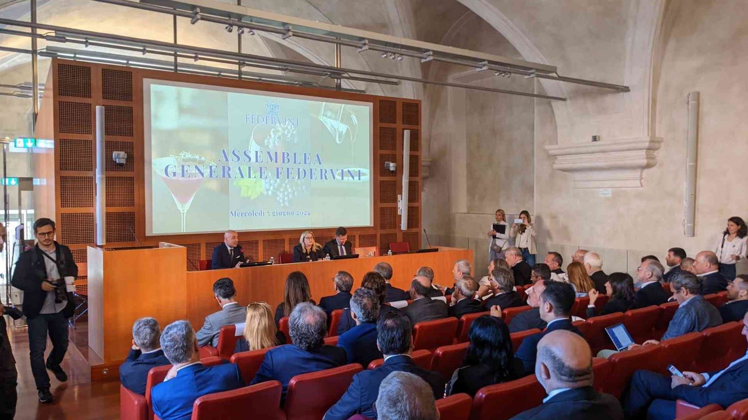 Boom di export in 20 anni per vino, spiriti e aceti