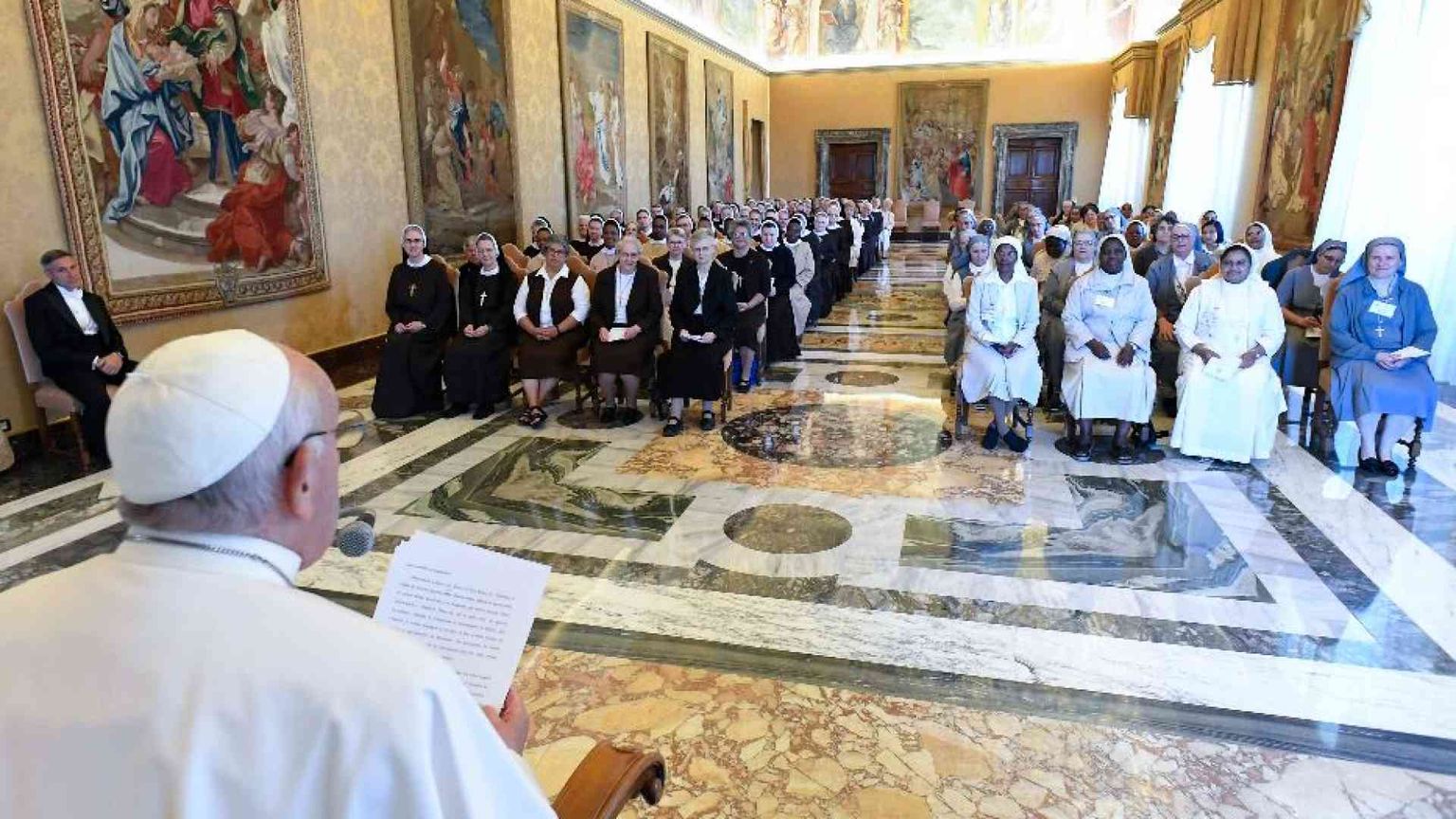 Francesco alle Figlie della Misericordia: da voi ho ricevuto i Sacramenti