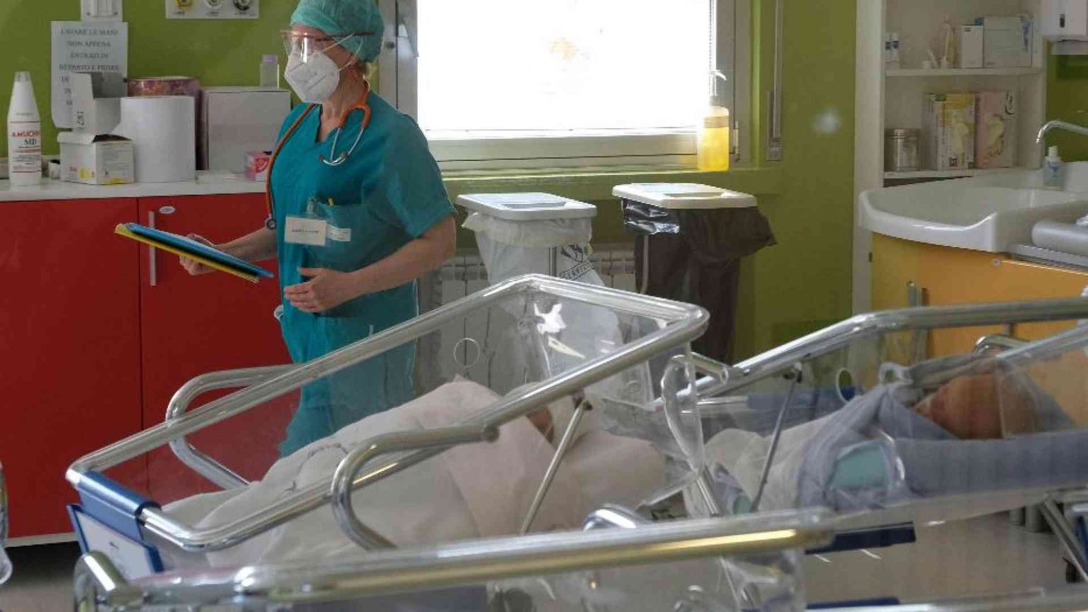 Mamma a 63 anni con la fecondazione assistita a Kiev. Ma che record è?