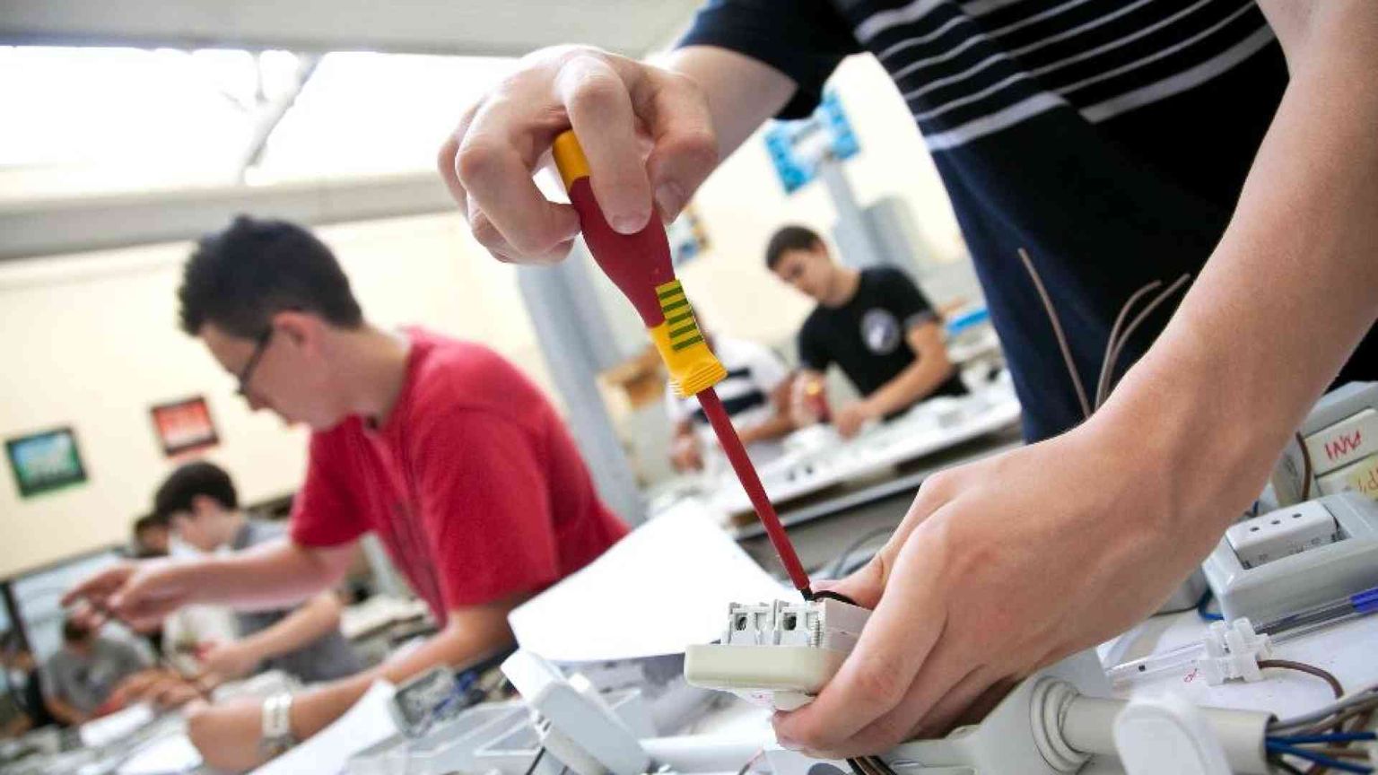 Redditi e imprese: che cosa c'è nei programmi dei partiti