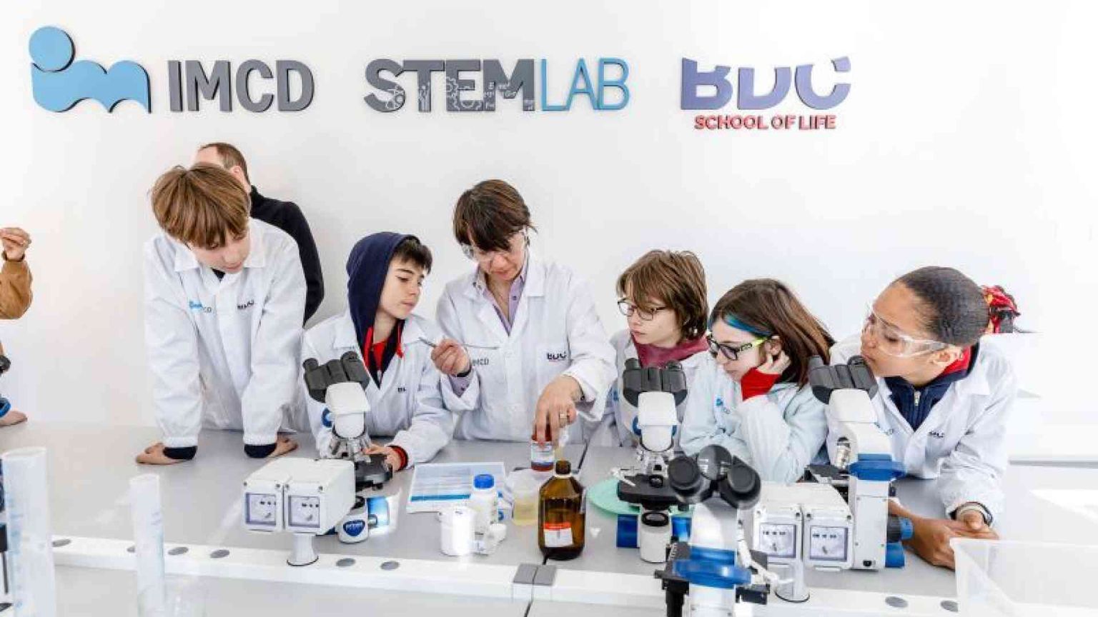 Così si avvicinano i giovani al mondo della chimica