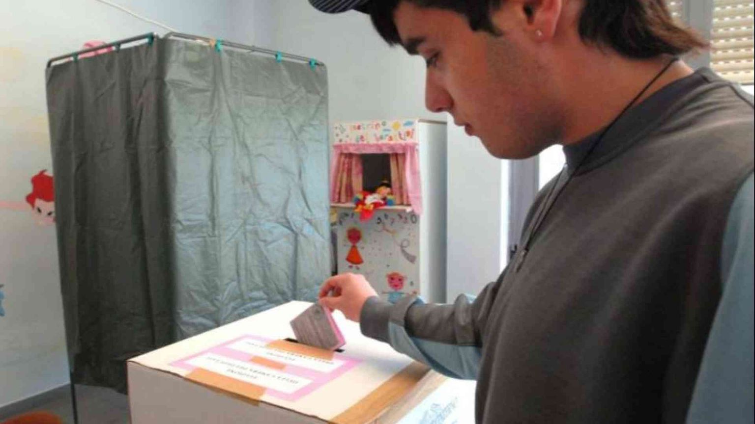 «Cari mamma e papà, alle Europee votate così»