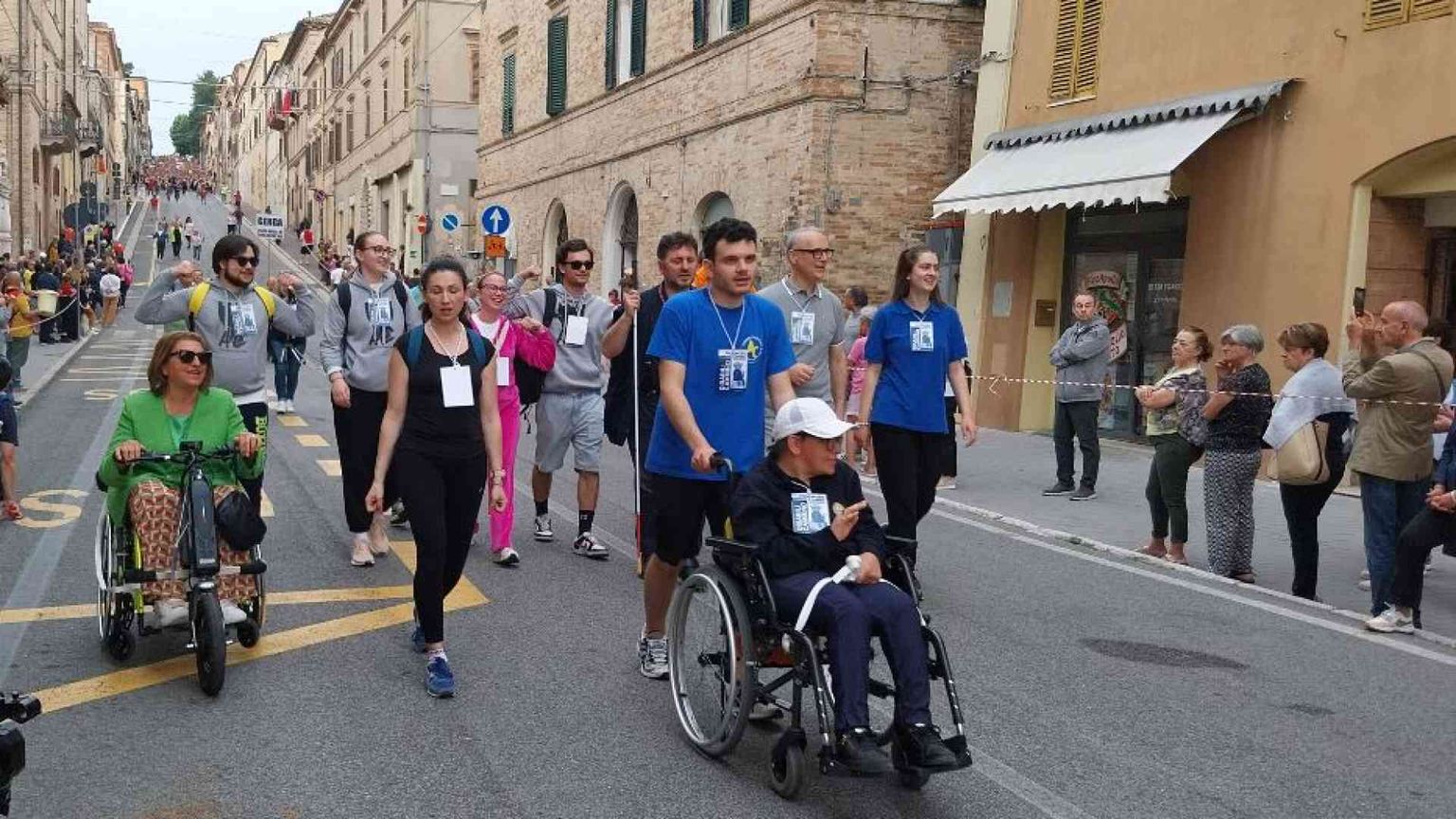 Alla Macerata-Loreto camminando insieme ai disabili