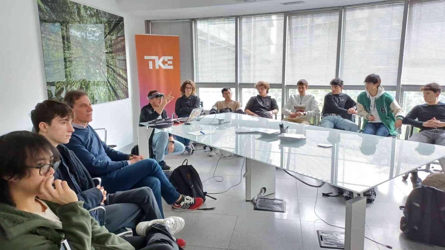 Un'Academy per "salire" in ascensore