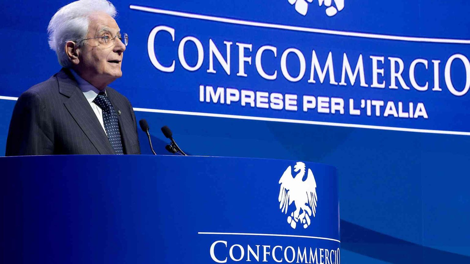 I negozianti: «Senza di noi città deserte. Tassare le piattaforme digitali»