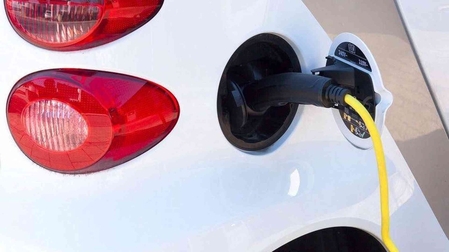L'Ue aumenta i dazi sulle auto elettriche cinesi