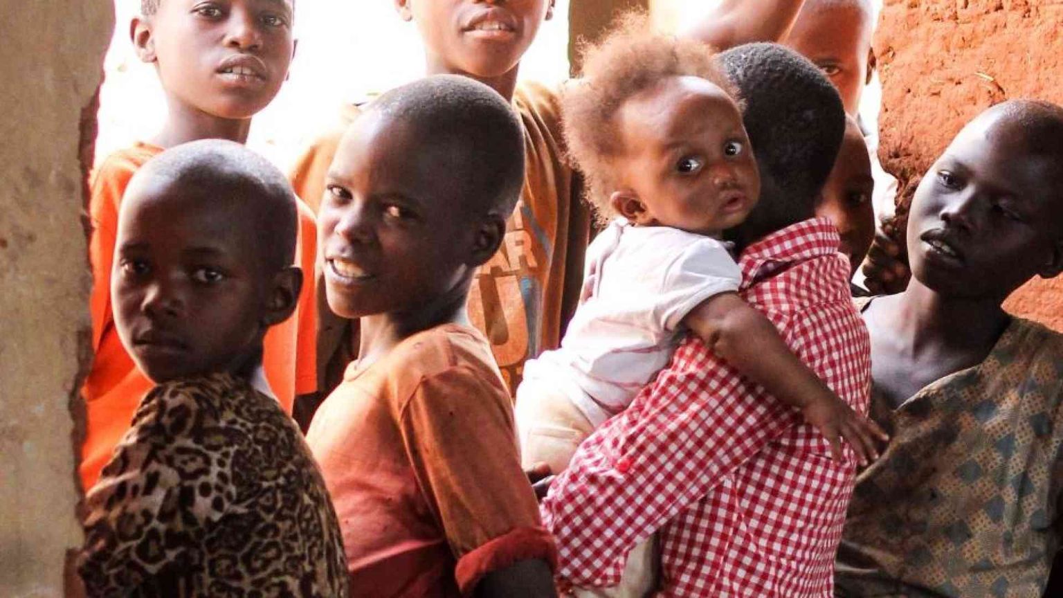 «Milioni di bambini nel mondo attendono una famiglia. Chi rema contro?»