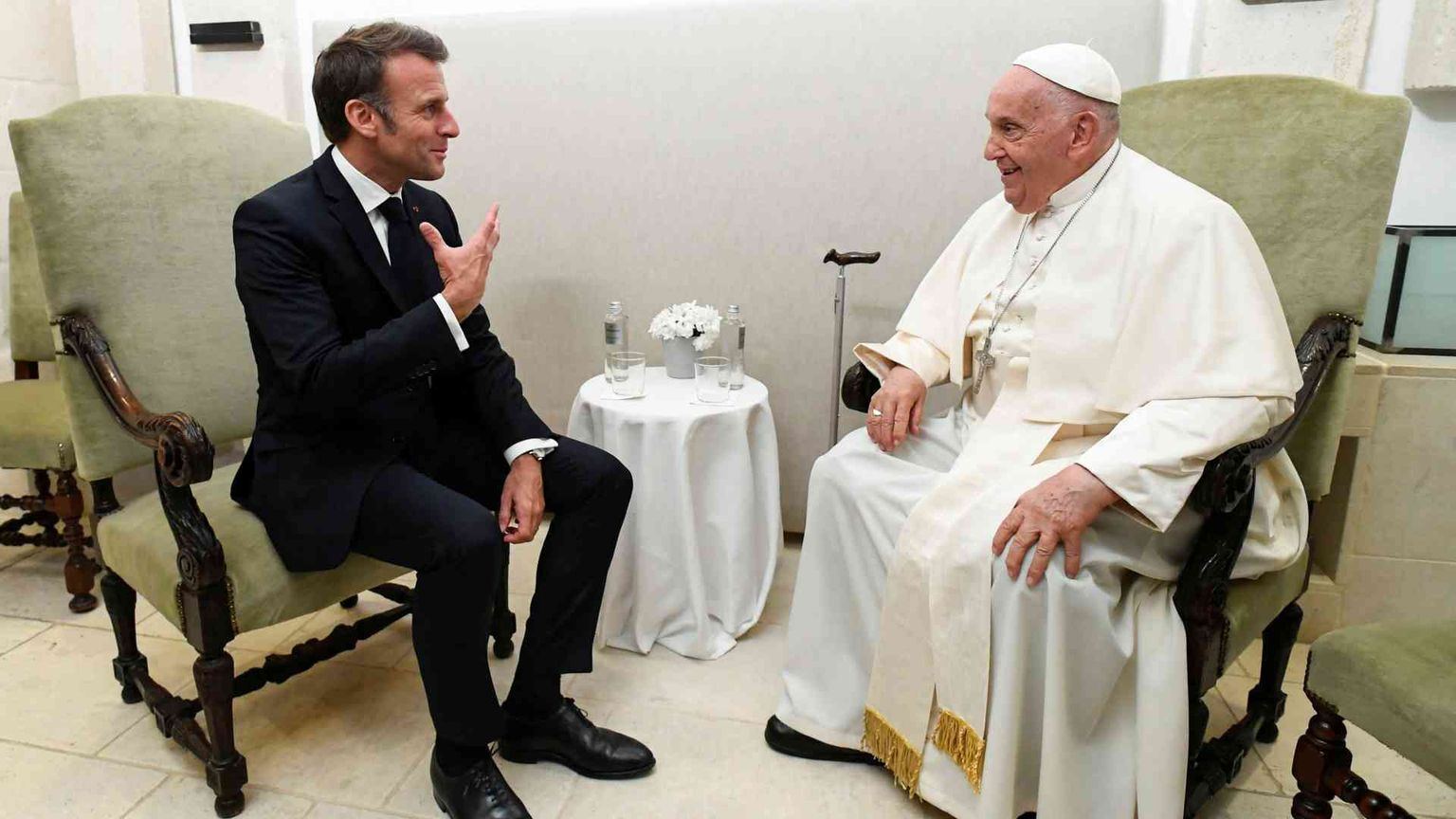 Francesco tra i grandi del mondo. Ha già parlato con Macron e Zelensky