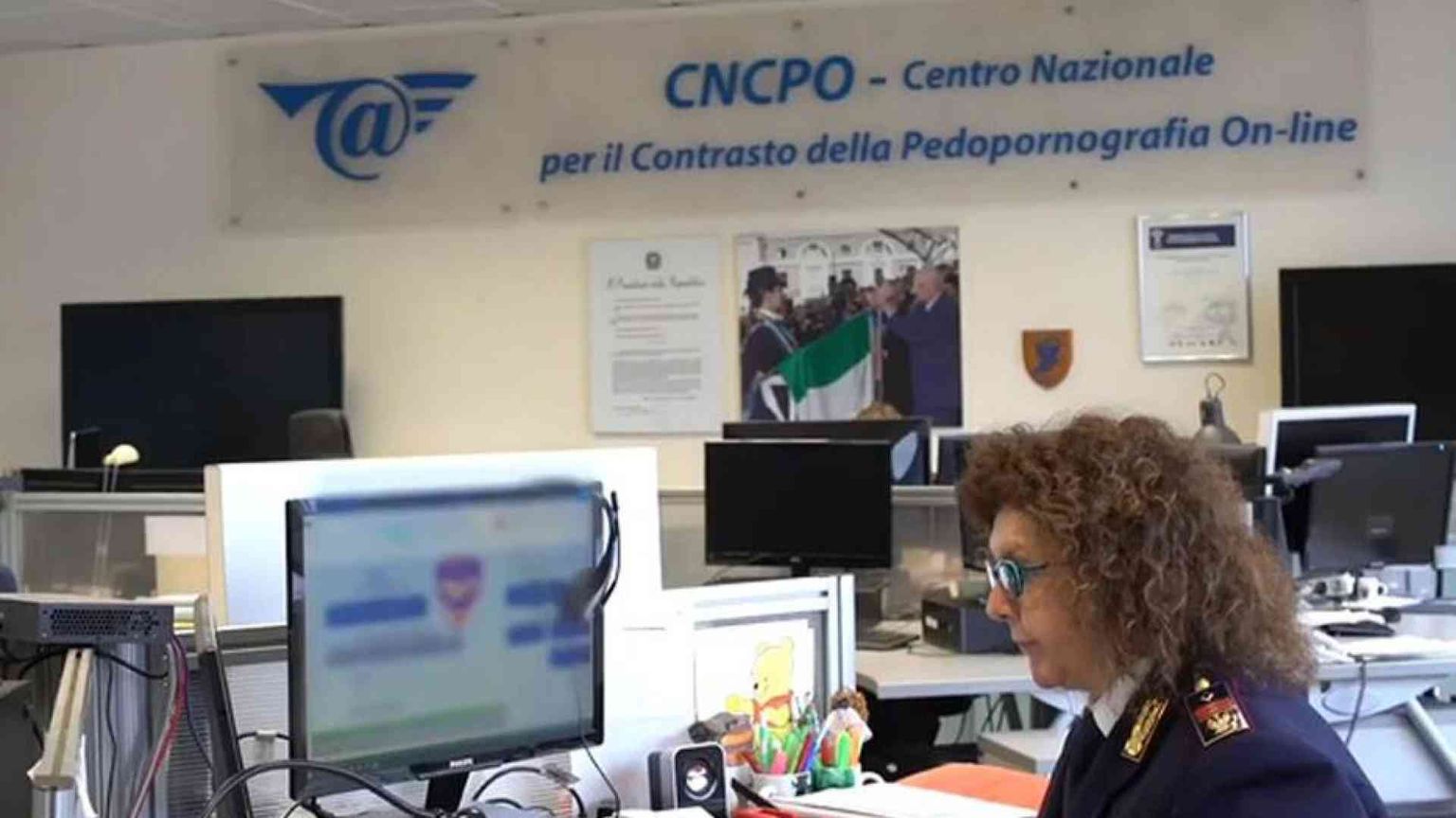 Lo speaker, gli adescamenti online: il caso che scuote Rtl 102.5