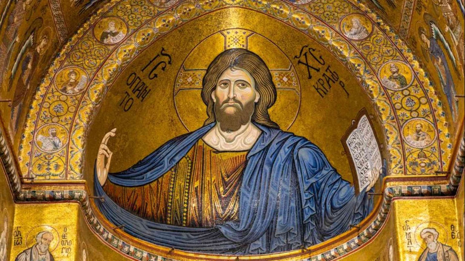 L'oro di Monreale che brilla con il volto del Cristo benedicente