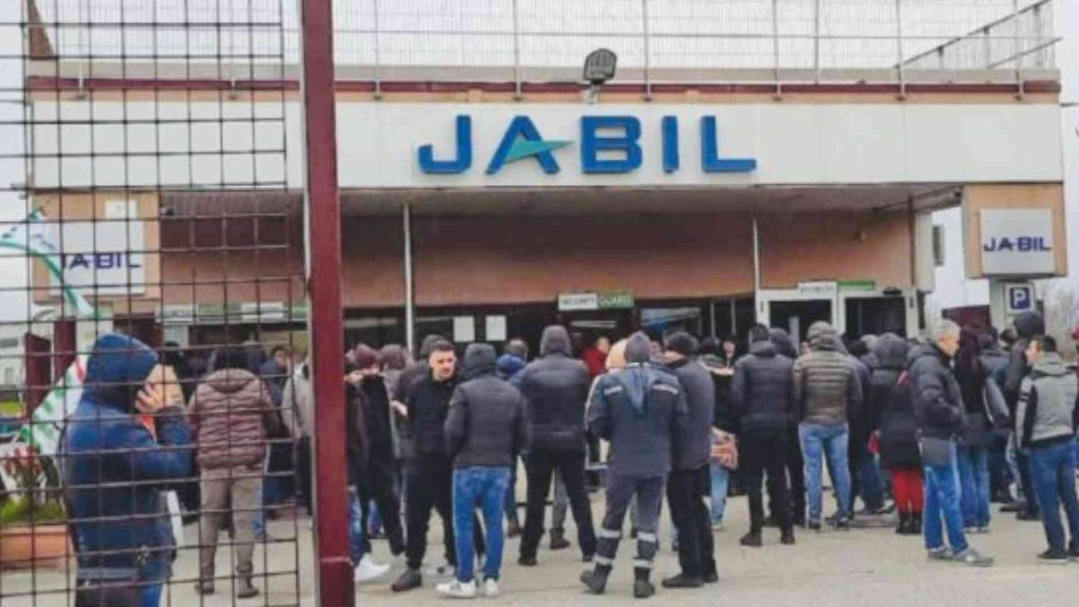 Il vescovo di Caserta ha scritto a Biden per salvare gli operai di Marcianise