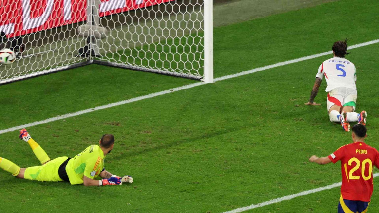 La Spagna domina e sconfigge l'Italia 1-0