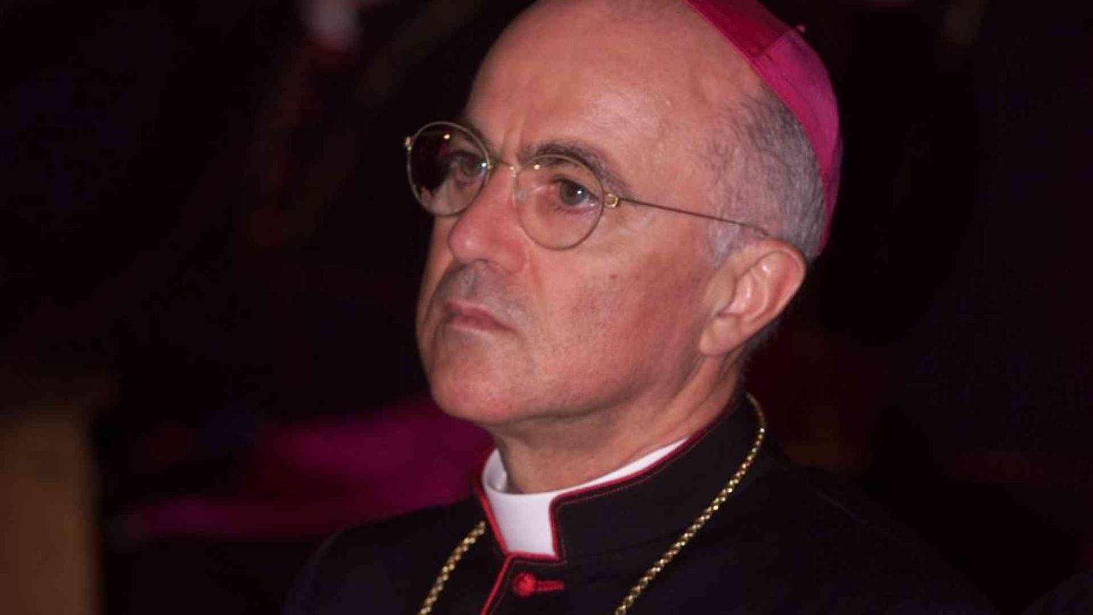 Da nunzio a ideologo dei «no vax»: Viganò, l'arcivescovo diventato contestatore