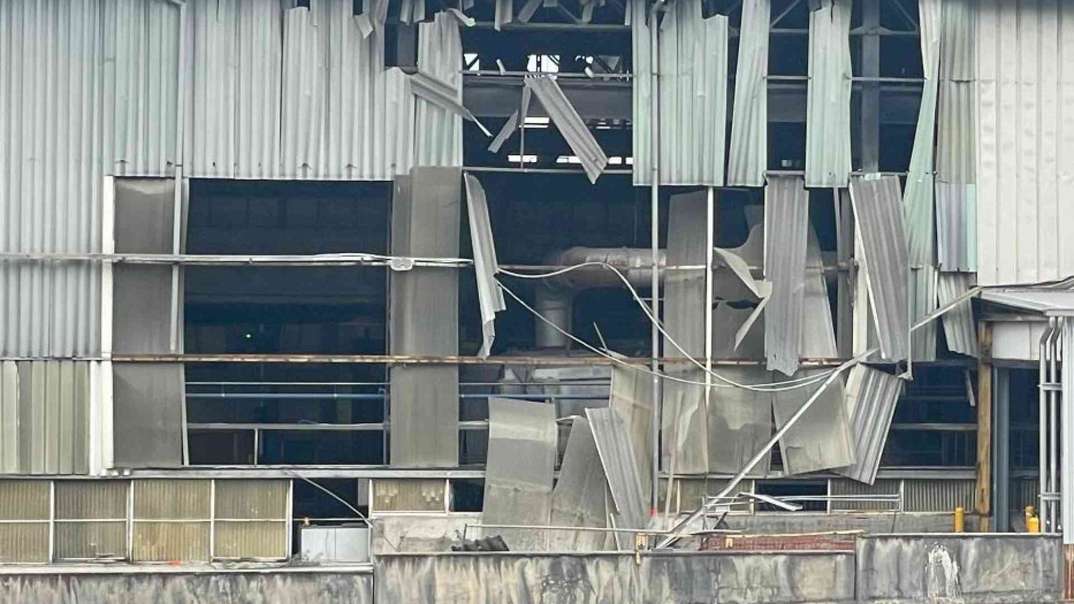 Esplosione in fabbrica: 6 operai feriti. Il vescovo: «Sicurezza, una priorità»