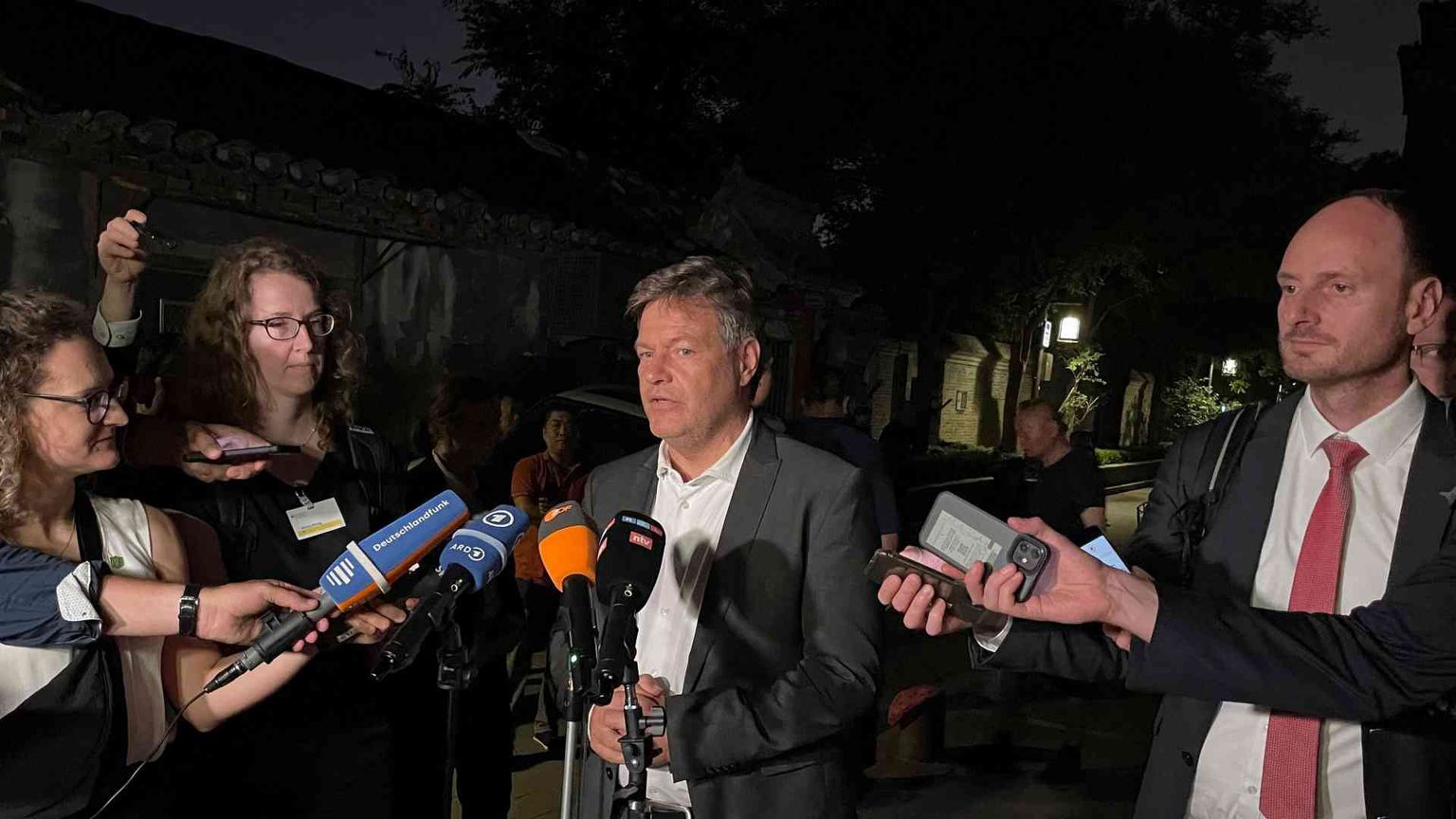 Il messaggio di Pechino all’Europa: «Rischiamo la guerra commerciale»