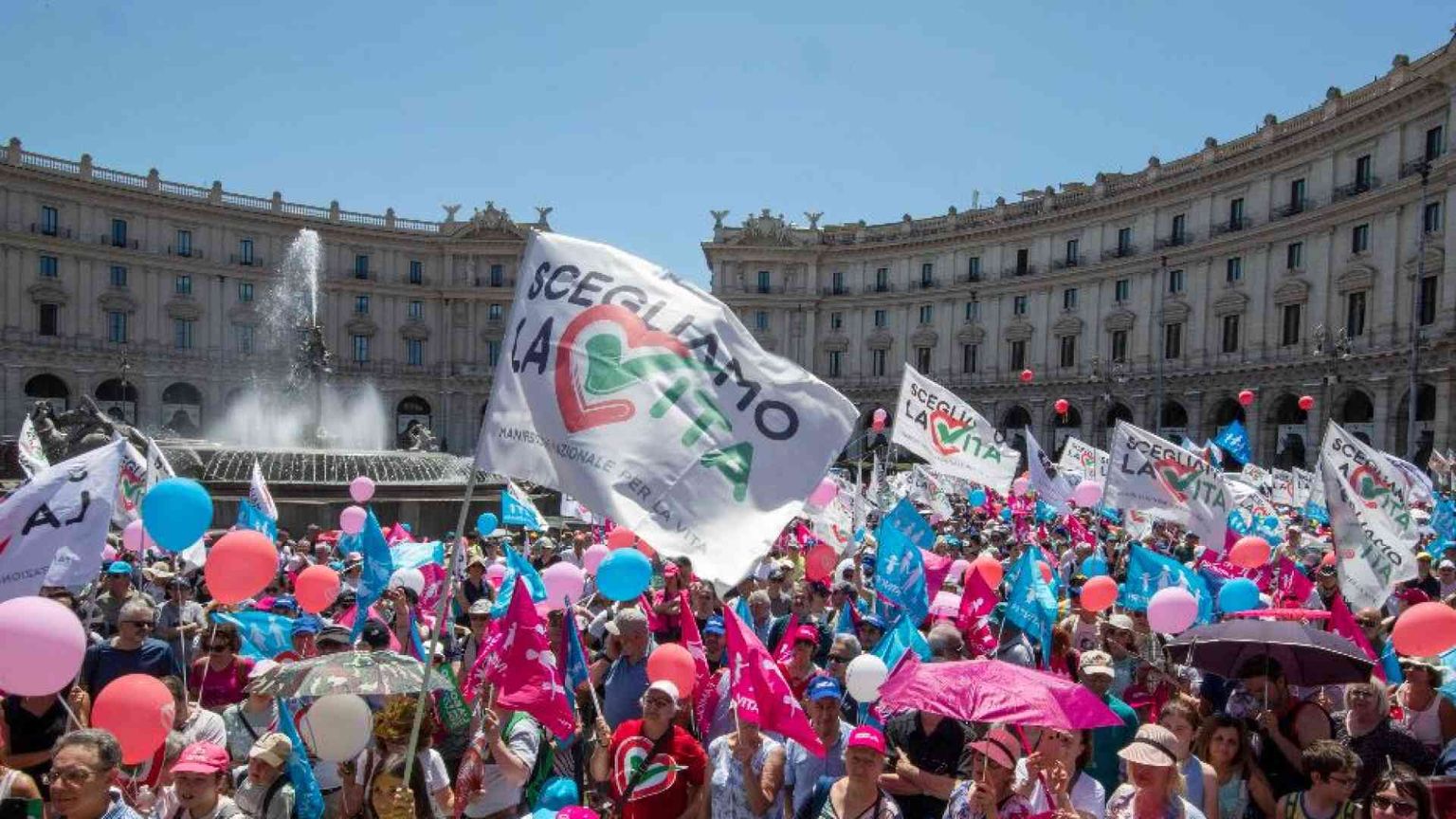 In piazza il popolo della vita. «Avanti, senza compromessi»