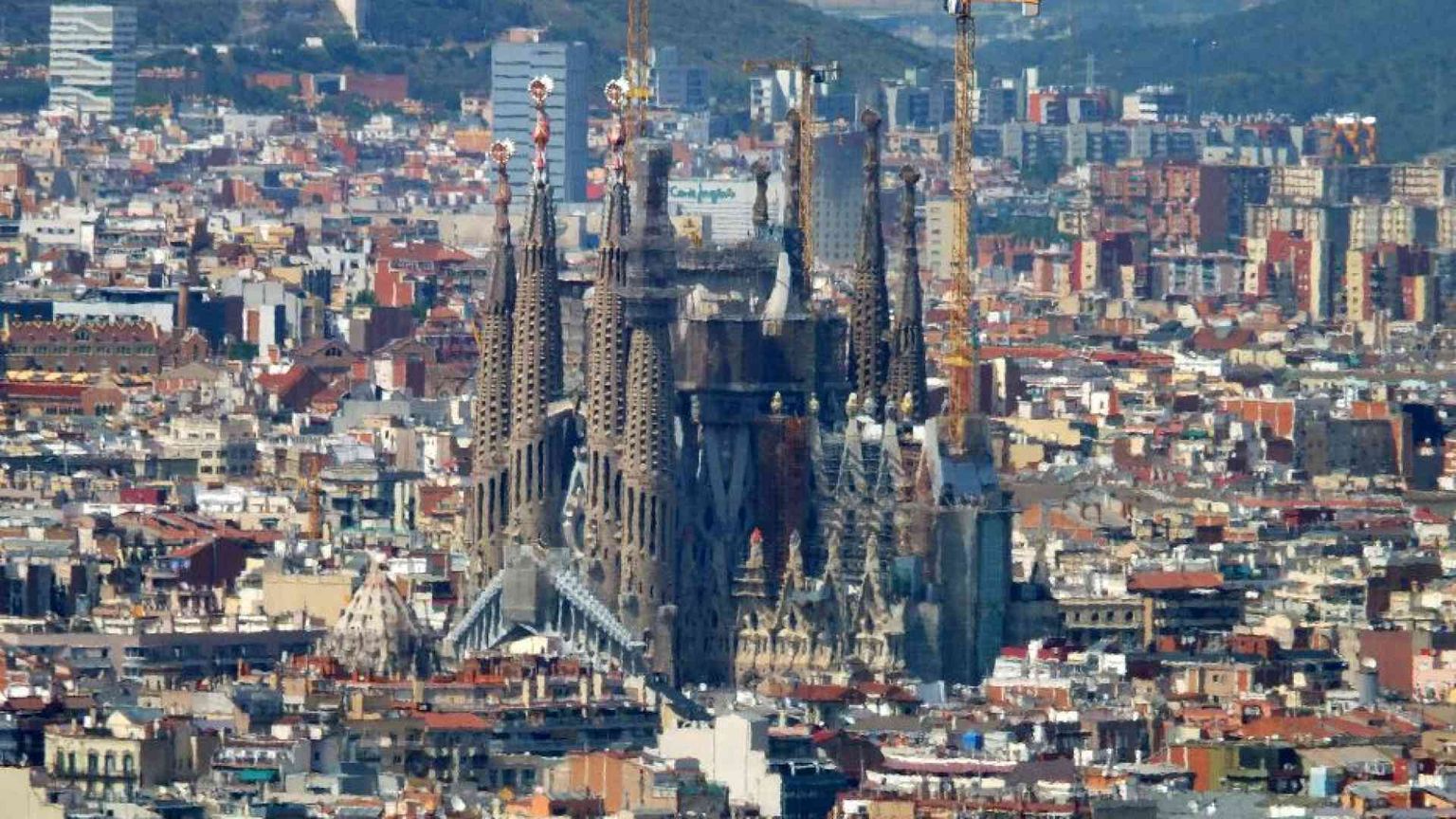 Barcellona vieterà gli affitti turistici: «Svuotano la città di residenti»