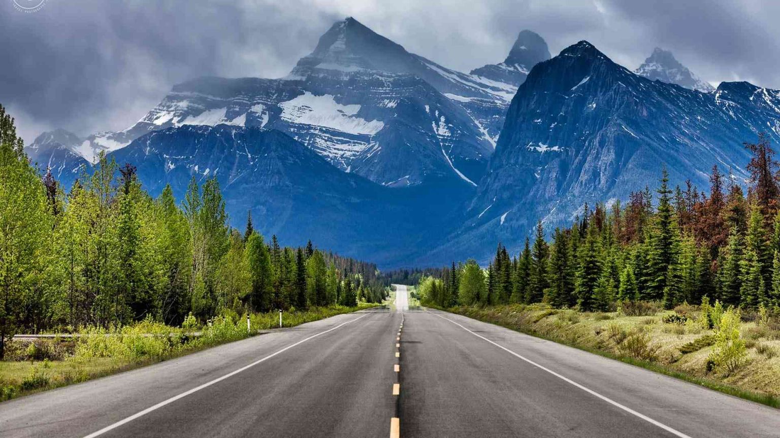 Laghi colorati e vette aguzze, anche il Canada ha le sue Rockies