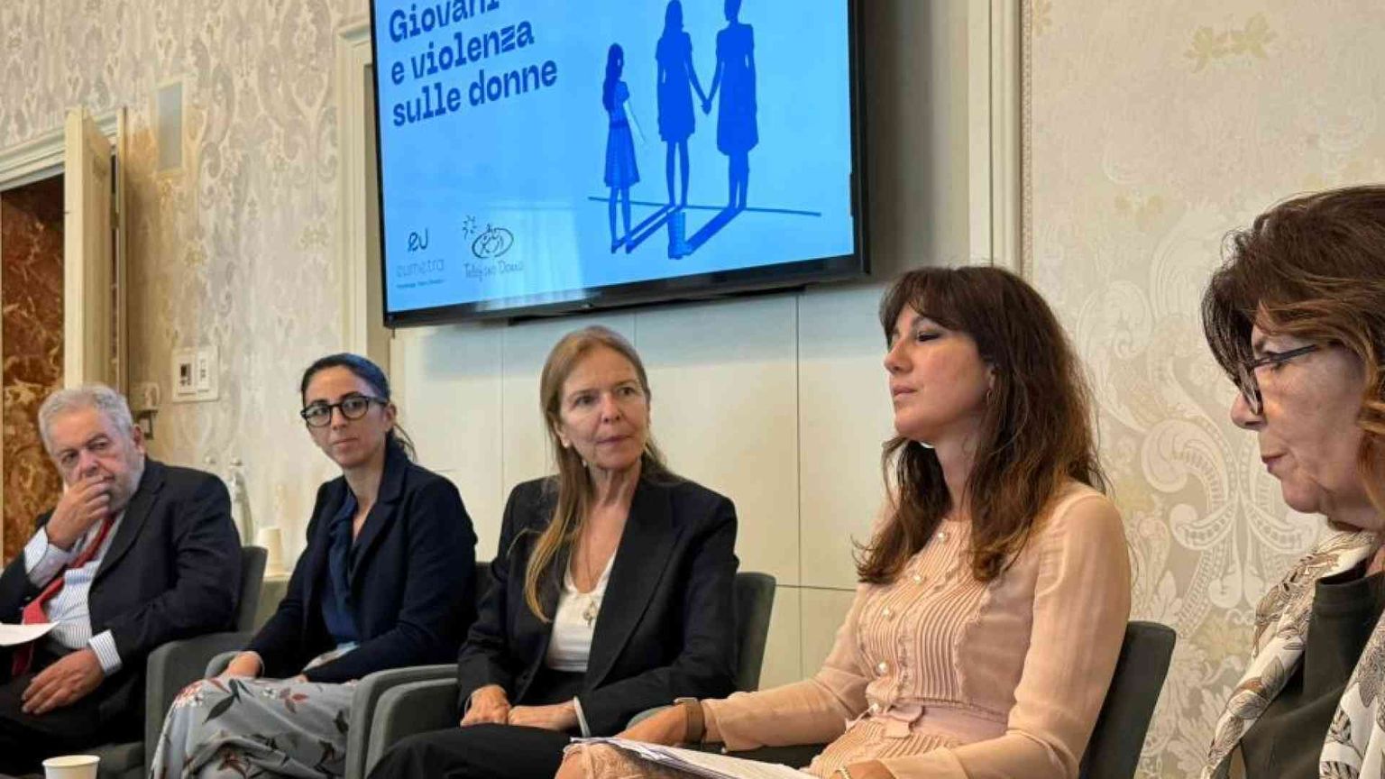 Le ragazze hanno più paura: sei su dieci temono di subire una violenza fisica