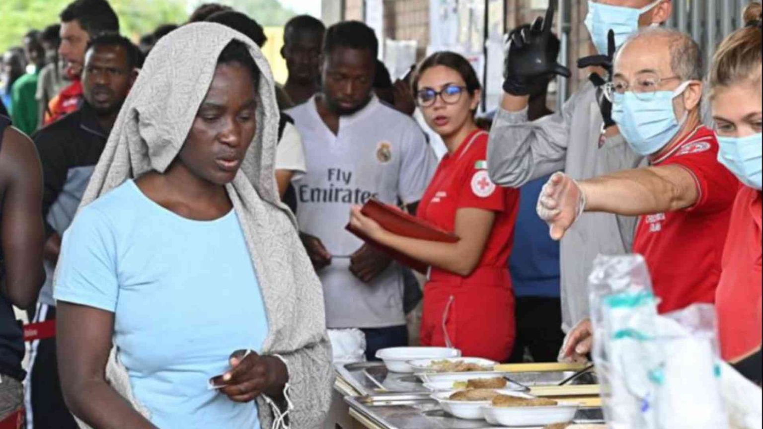 Giro di vite sui migranti che lavorano: fuori dal sistema dell’accoglienza