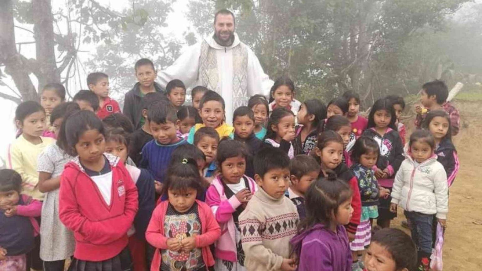 Da Napoli al Guatemala, l'opera di padre Angelo con i bimbi maya
